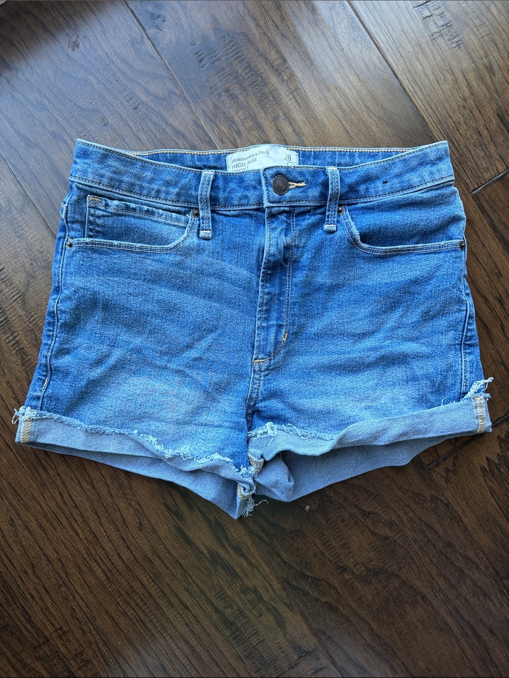Abercrombie & Fitch - High Rise Short